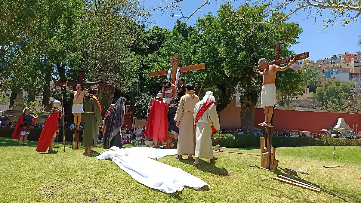 ACUDEN MILES A LA PROCESIÓN DEL SILENCIO44